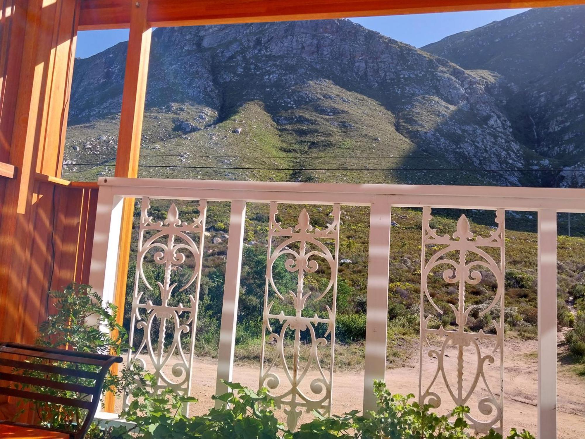 The Trailhouse Hotel Bettyʼs Bay Buitenkant foto